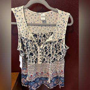 NWT Billa tank. Crinkle style fabric S